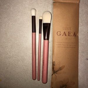 Luxie GAEA eye, crease, and foundation brush